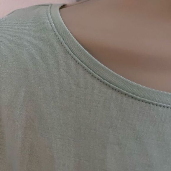 NWT The Limited Short Sleeve Shirt Women’s Size Medium Light Sea Foam Green Offi - Picture 2 of 8